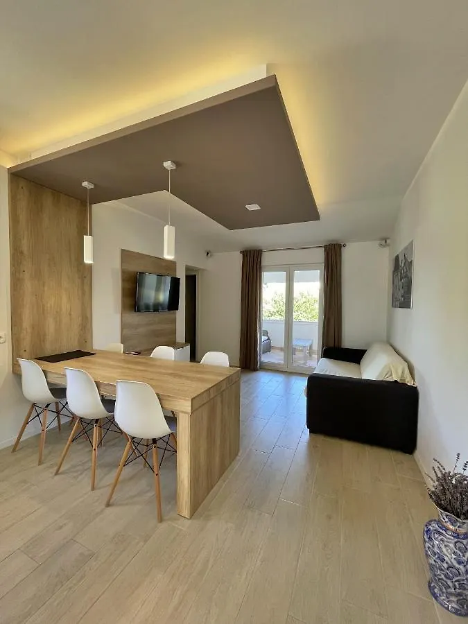 Apartments Ursula Trogir 0*,