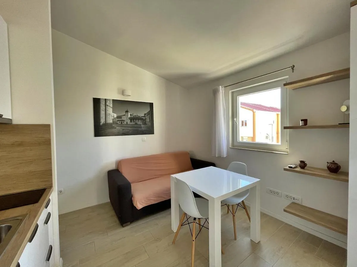 Apartments Ursula Trogir 0*,